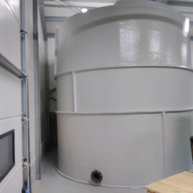 Stor tank i glassfiber til industri